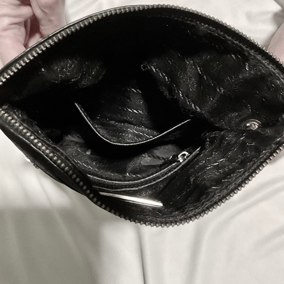 Vera Wang Simply Vera 8 inch Black Wristlet - Good Condition - Picture 4 of 8